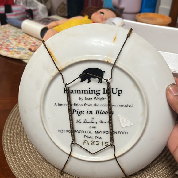 Danbury Mint, Pigs in Bloom, Joan Wright, " Hamming It Up" Farm, Garden, Cottage - Picture 2 of 4